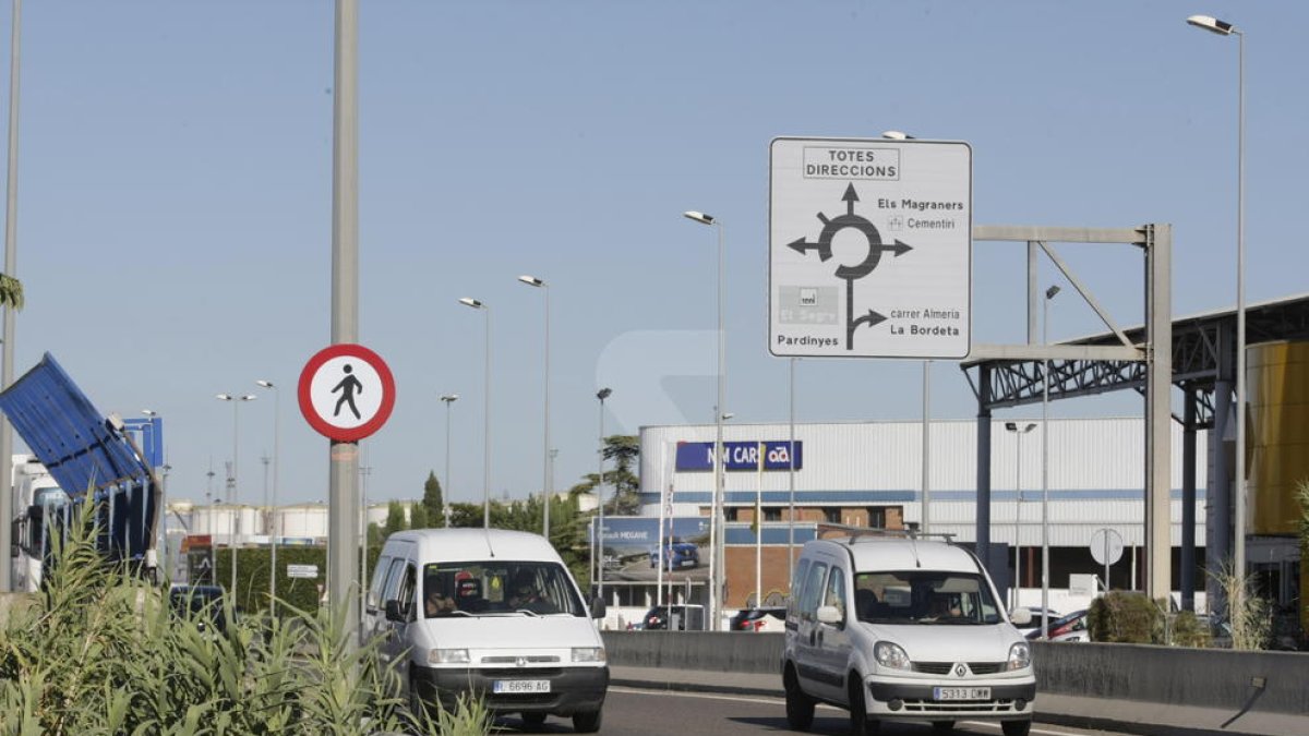 Dos colisiones causan heridas a un ciclista en la LL-11 y a un conductor en la A-2