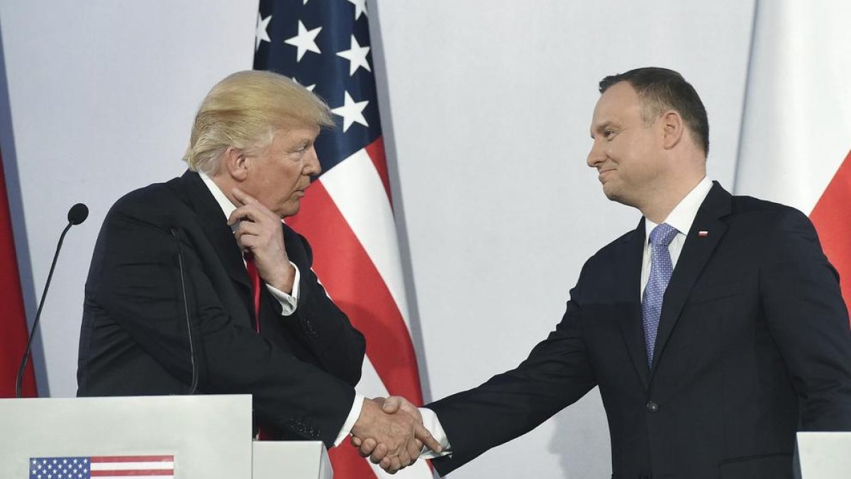 El presidente de los EEUU, Donald Trump, junto al mandatario de Polonia, Andrzej Duda.