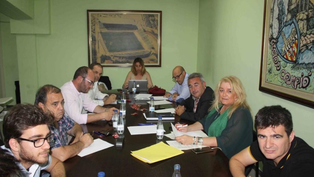 Reunió dels membres de la Taula de Treball, dijous passat, a les dependències del club.