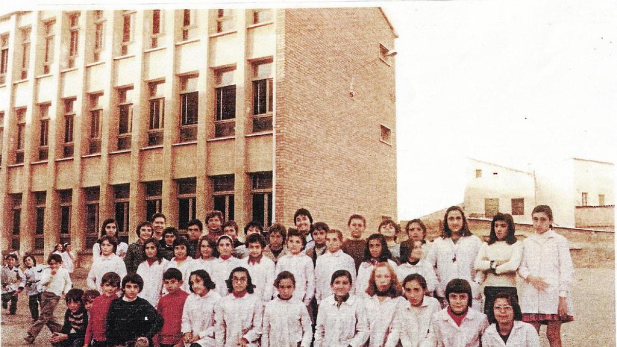 La promoció escolar de 1975-1976.