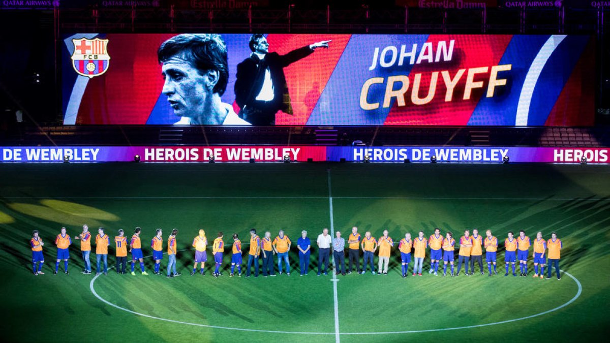 La figura de Cruyff estuvo presente en el homenaje.