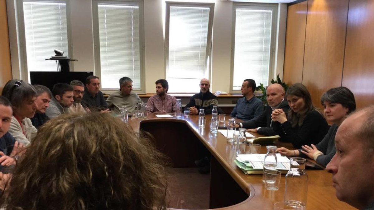 El Govern projecta donar armilles i càmeres als agents rurals i ampliar l'ús d'armes