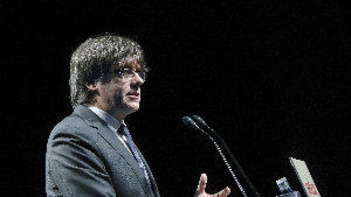 Puigdemont avisa a los 'comuns' del riesgo de estar 