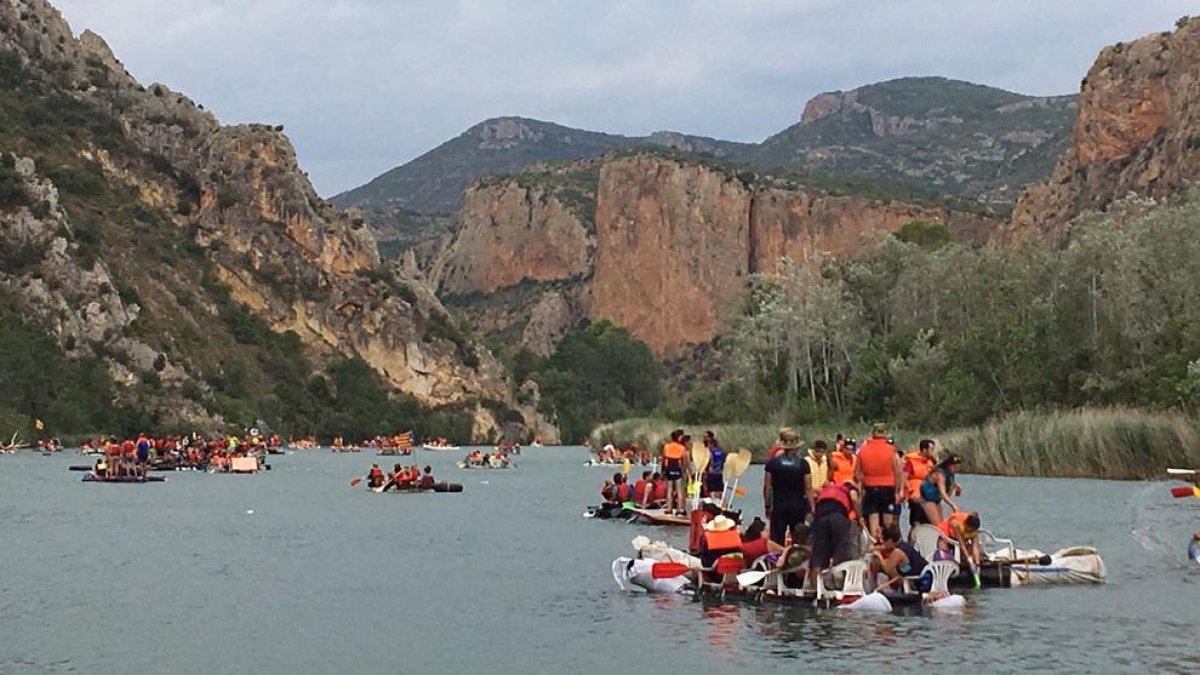 Llegan las primeras barcas de la Transsegre a Sant Llorenç