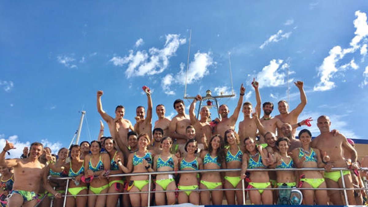 Natación solidaria con leridanos