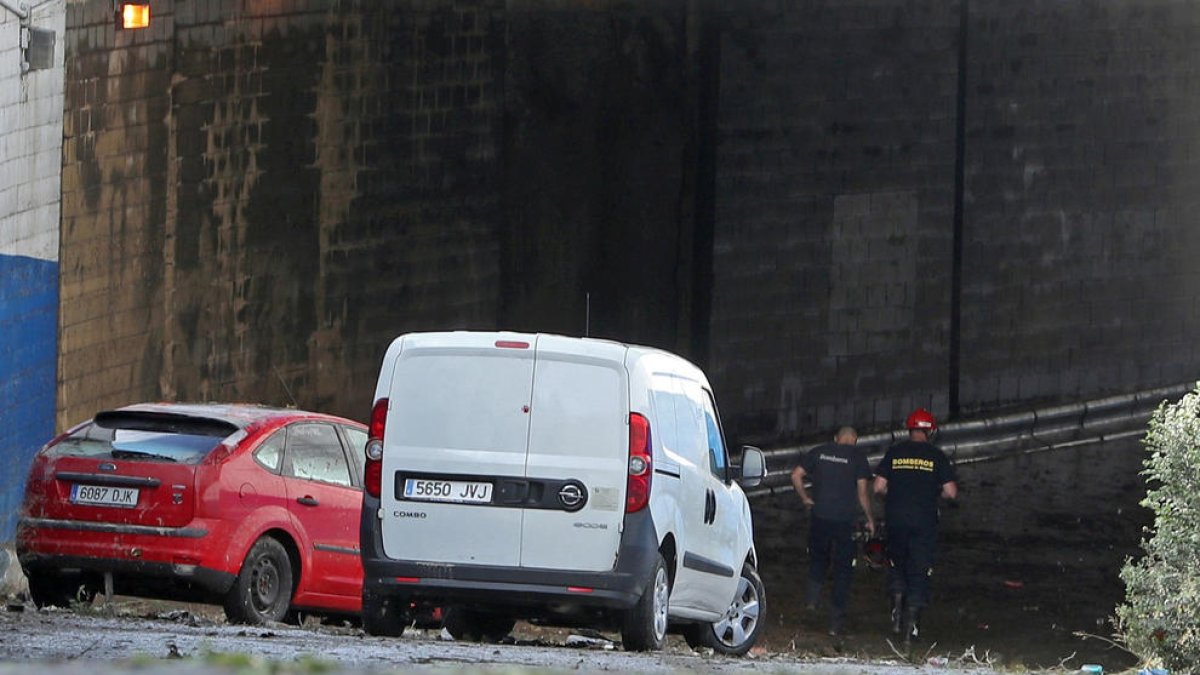 Vista del paso subterráneo que quedó inundado.