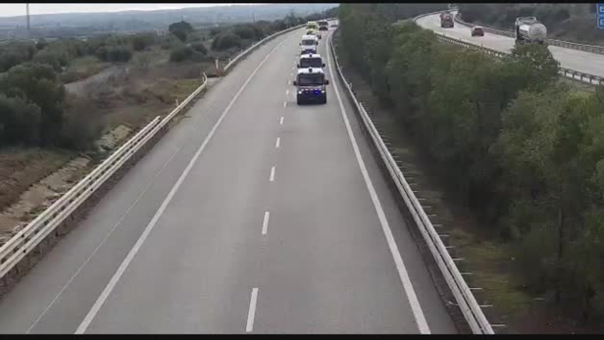 El pas de la comitiva policial amb els presos independentistes per les Garrigues