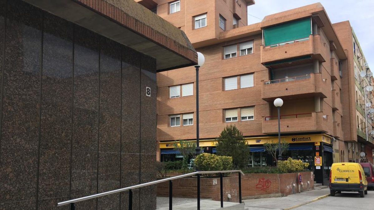 El paso elevado para suprimir barreras en la plaza del Pilar.