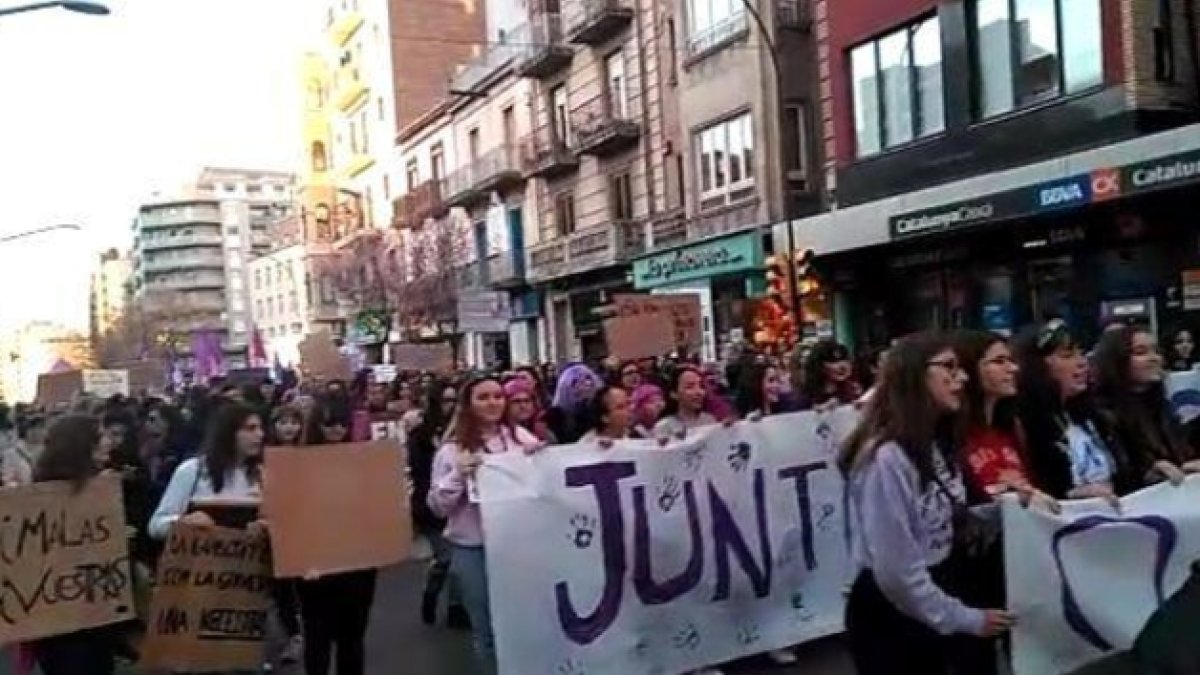 Les manifestants surten de Ricard Viñes