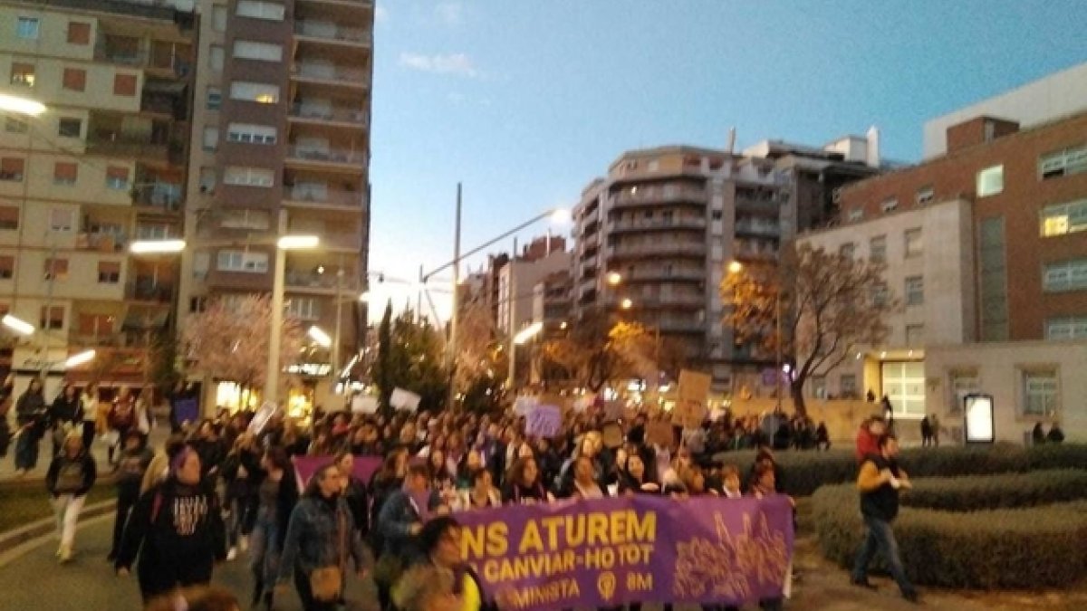 S'afegeix més gent a la segona manifestació