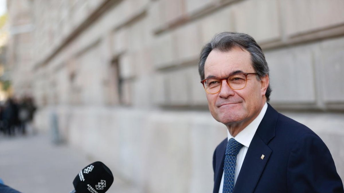 La defensa al·lega que Mas no va aturar el 9N perquè el Constitucional no obligava a impedir-ho