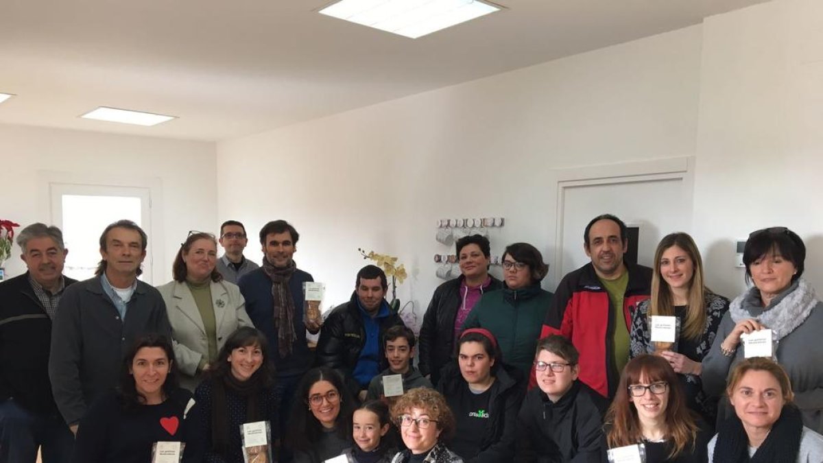 Momento de la presentación de las galletas solidarias con la Fundació Crisàlida.