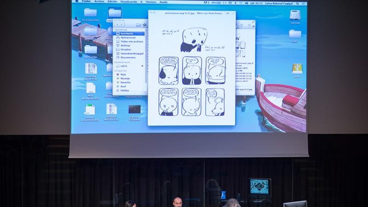 Alberto Vázquez, en el centro, explicando su film en Animac 2015.
