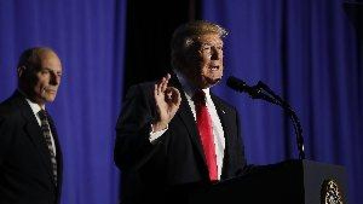 Dos estudiants creen una app que informa sobre les accions de Trump