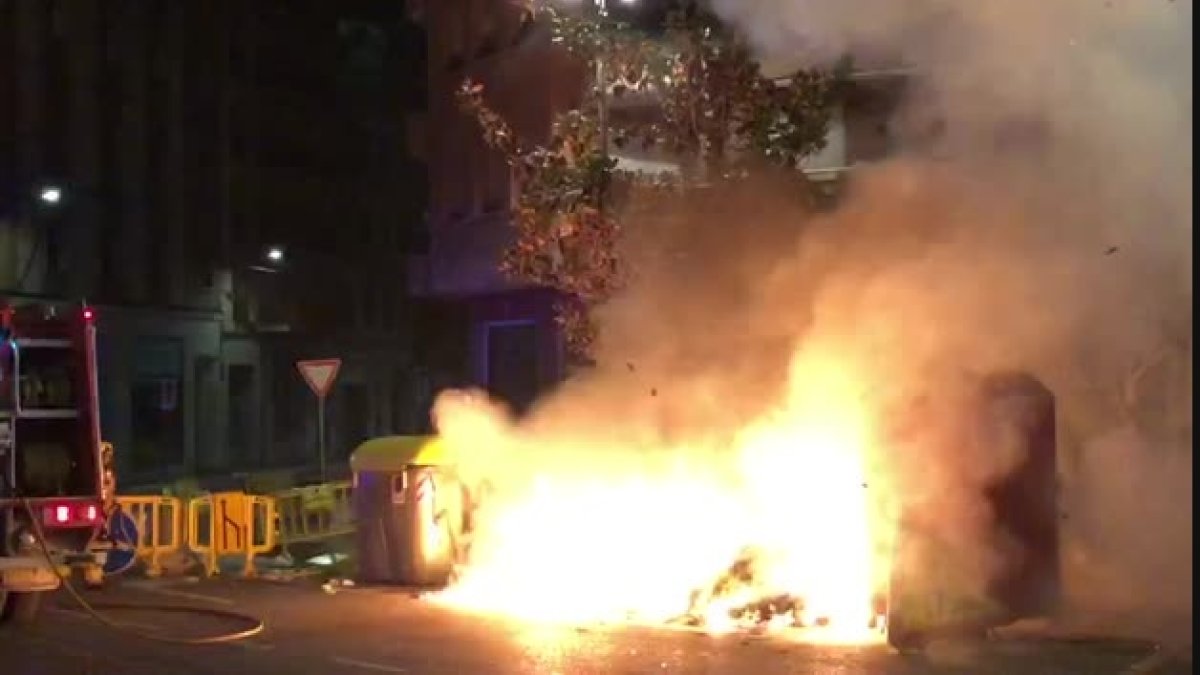 Fuego en contenedores de Lleida