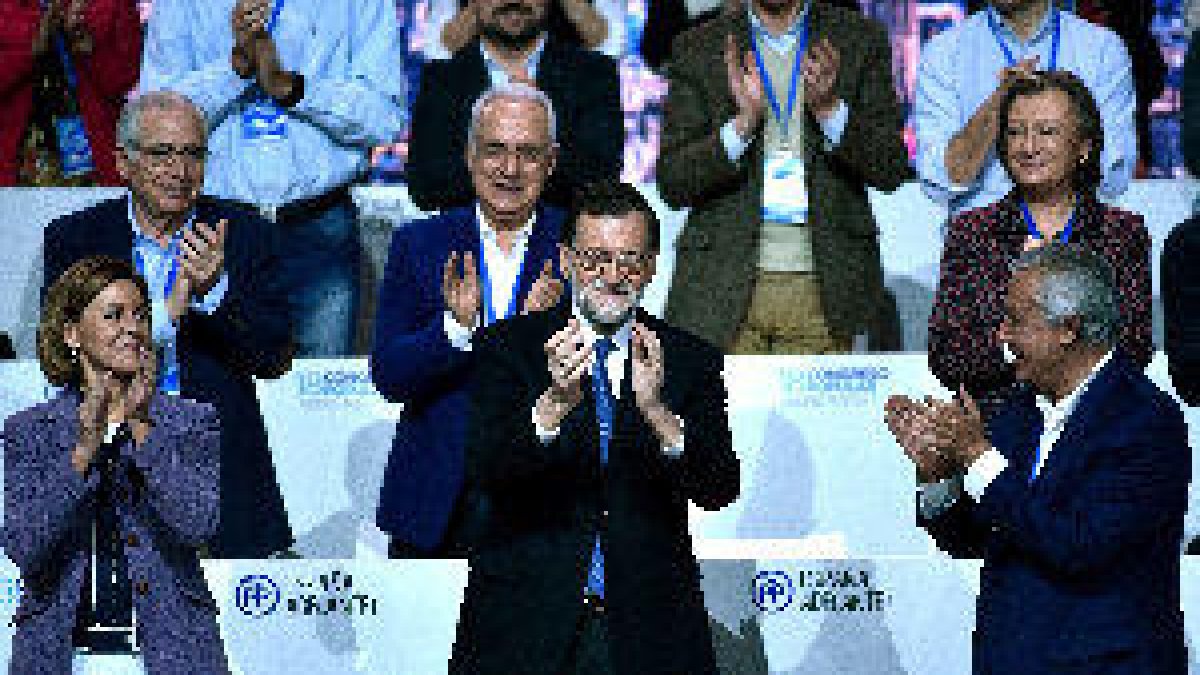 Rajoy mantiene a Cospedal como secretaria general del PP
