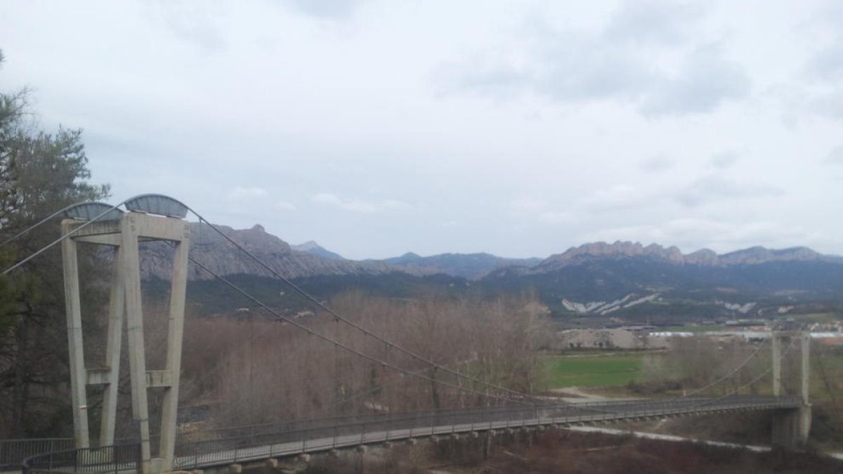 Imagen del puente entre los municipios de Oliana y Peramola.