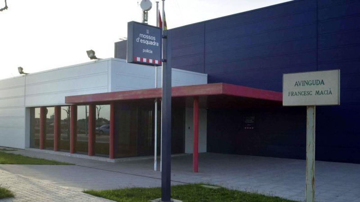 Vista exterior de la comisaría de los Mossos d’Esquadra en Cervera.