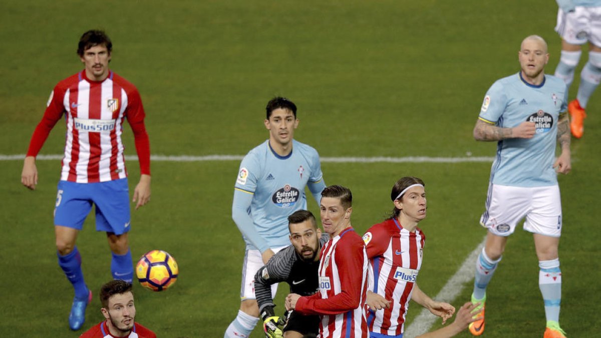 Cabral va anotar la primera diana del partit per al Celta.