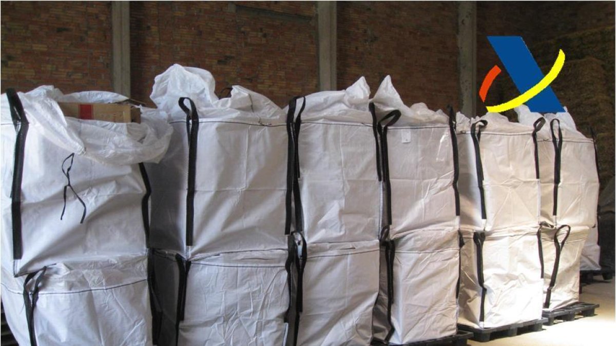 Tres detenidos en Tàrrega por contrabando de tabaco valorado en más de 700.000 euros