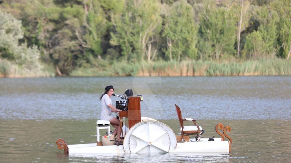 Recital de piano flotante en Sant Llorenç de Montgai