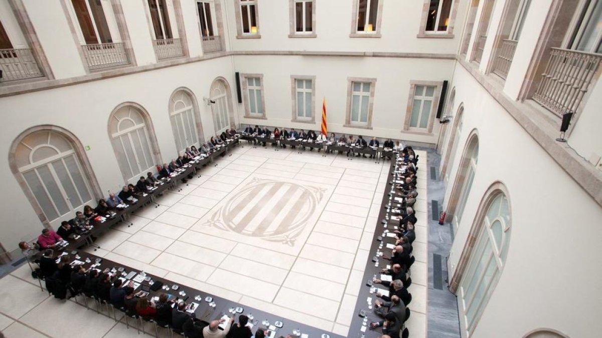 El Constitucional anul·la la convocatòria del referèndum i denuncia Forcadell