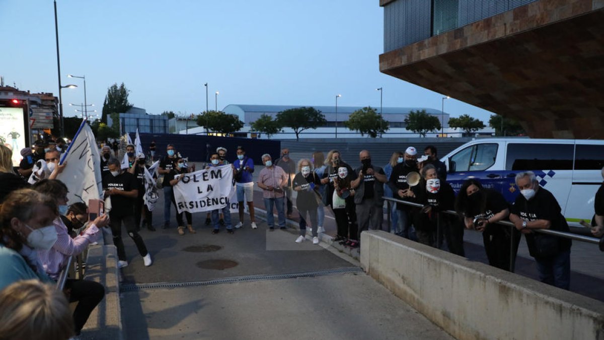 Puja el to de les protestes contra l'alberg de temporers de Pardinyes