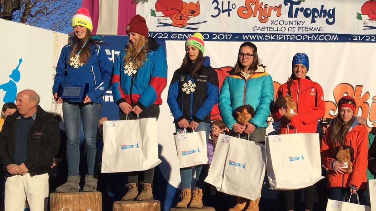 Maria Iglesias, la segona per la dreta, al podi d’honor de la prova disputada a Itàlia.
