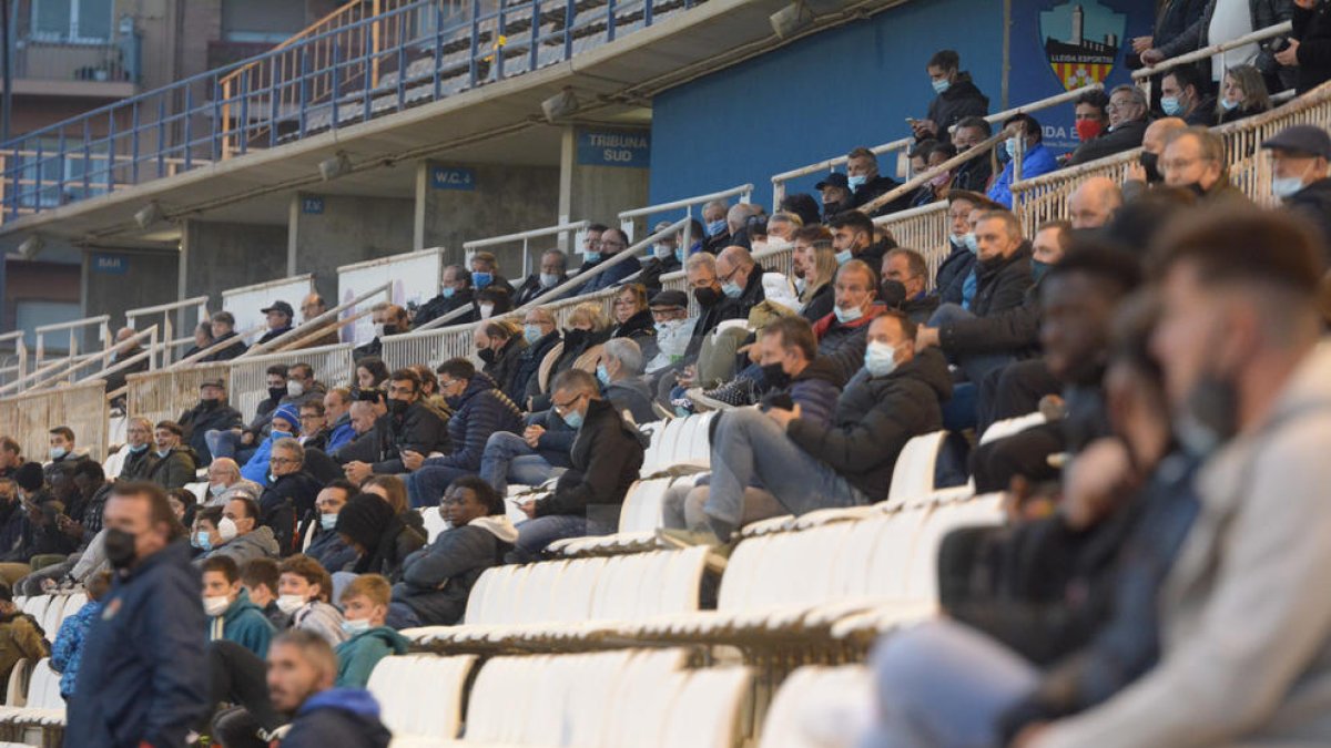 Protestes de jugadors i afició del Lleida Esportiu al Camp d'Esports