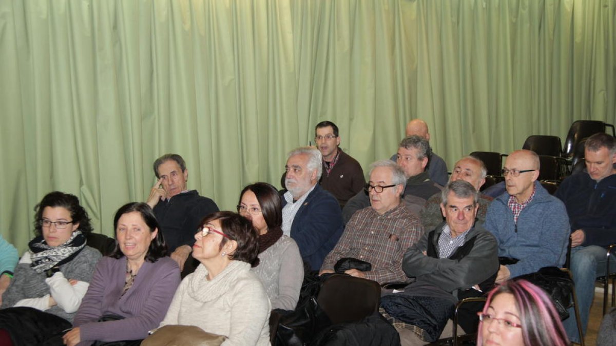 Un moment de l’assemblea celebrada ahir a l’Ateneu.