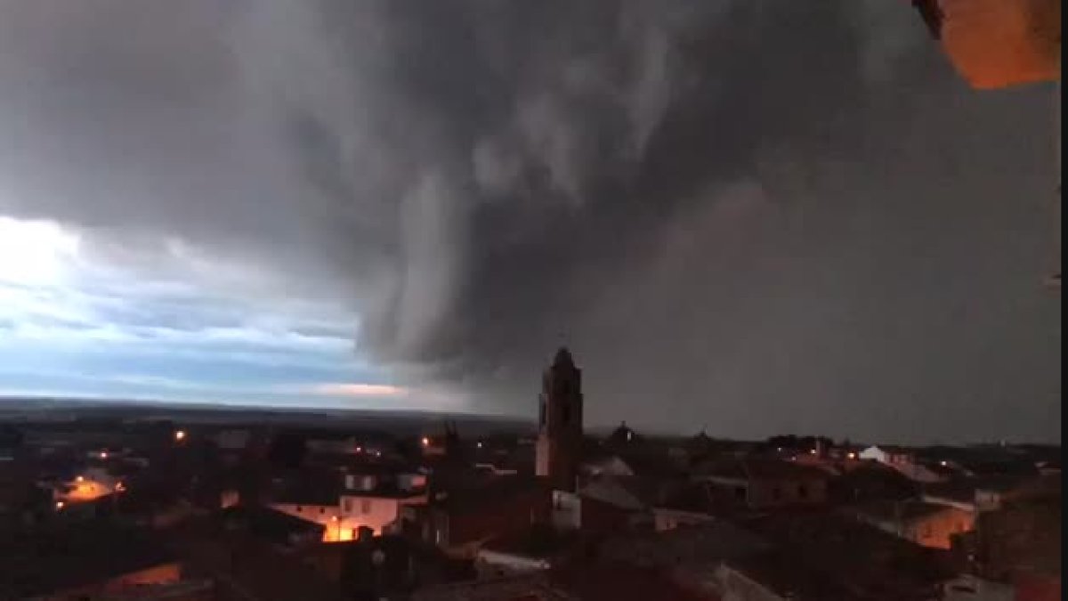 La llegada de la tormenta a Algerri