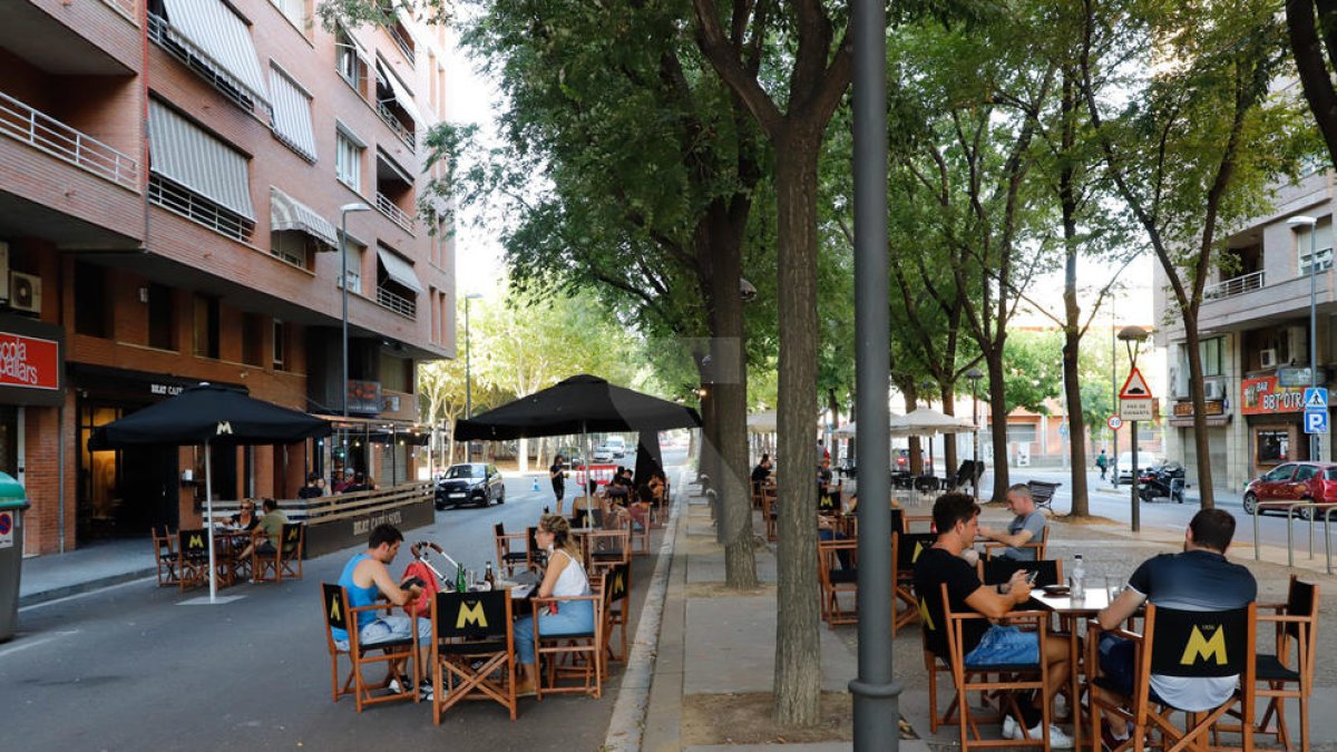 Les terrasses dels bars i restaurants de Lleida aprofiten els talls de carrers