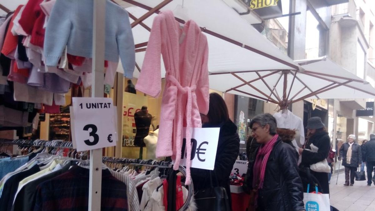 Engega el mercadillo de les rebaixes de l’Eix, que espera remuntar les vendes de la campanya