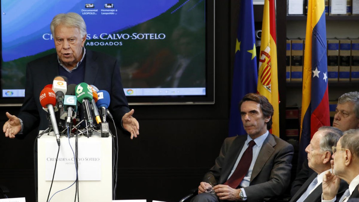 González y Aznar ayer en el acto de Leopoldo López.