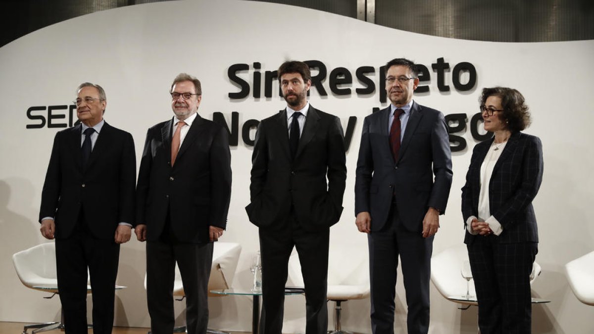 Florentino Pérez y Josep María Bartomeu, durante la presentación de la campaña.