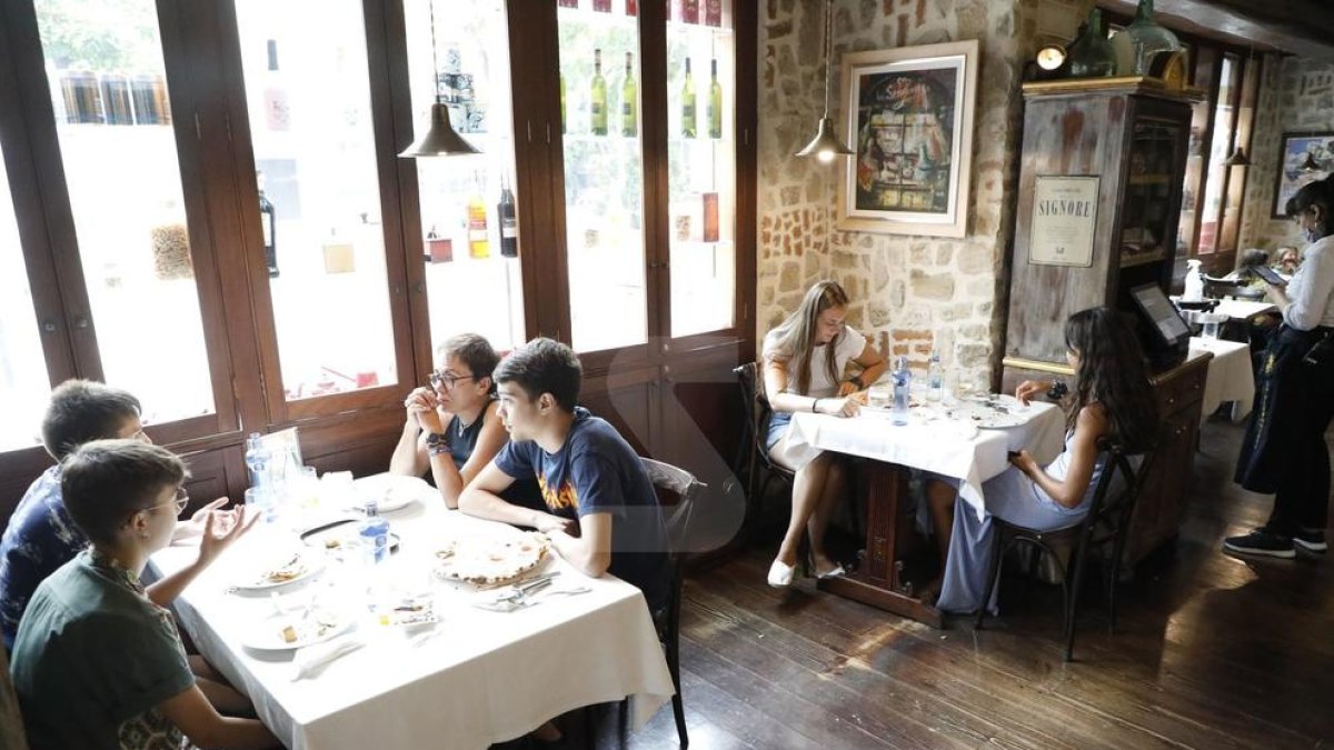 Restaurantes de Lleida reabren sus interiores