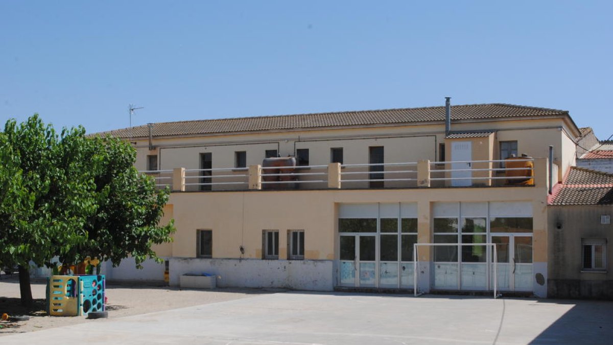 L’antiga escola de Sidamon, actualment en desús.