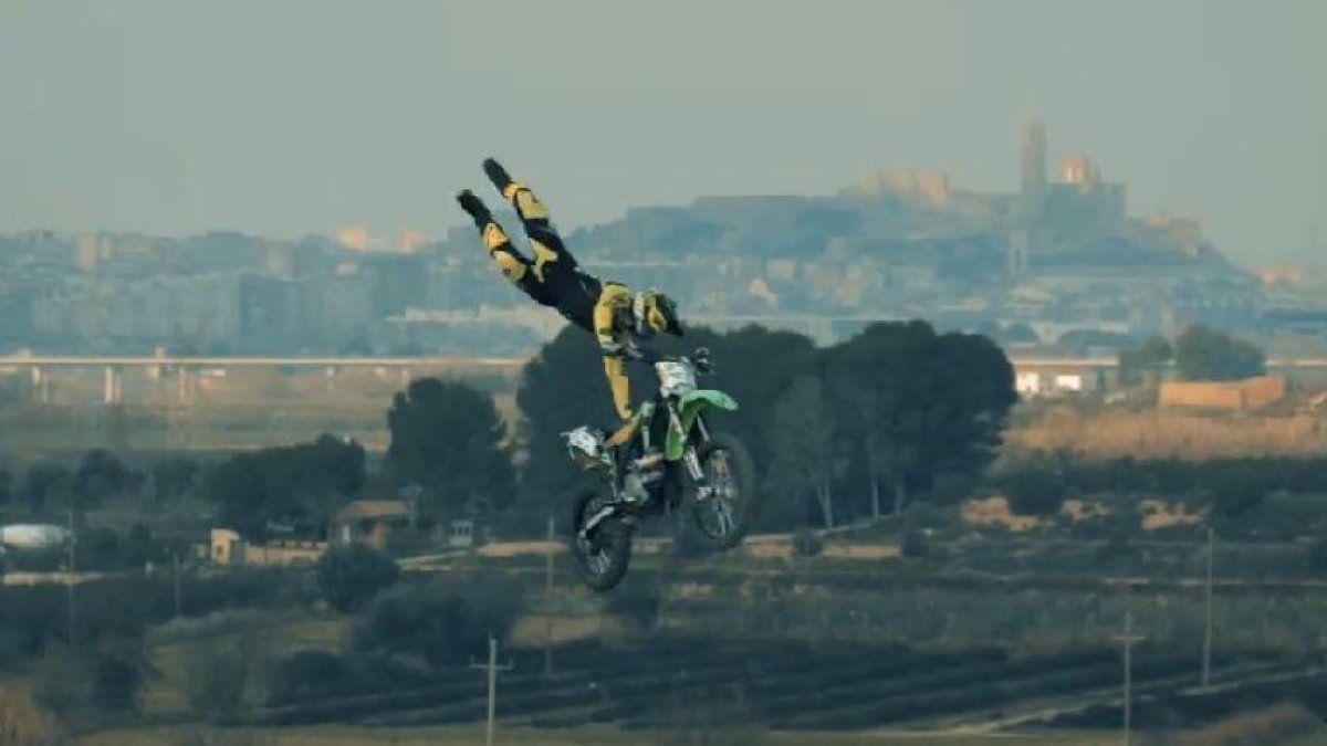 VÍDEO: Així és el circuit d'Albatàrrec pioner en combinar super-cros i 'freestyle'