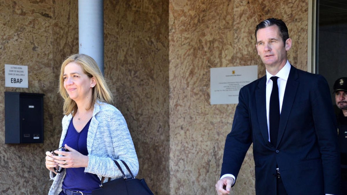 La infanta Cristina y su esposo, Iñaki Urdangarin, tras la última sesión del juicio del caso Nóos