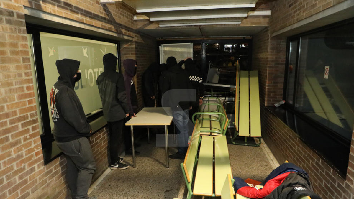 Una imagen del encierro en el Rectorado por Hasél