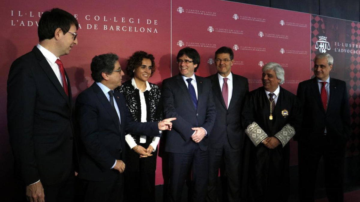 Mundó, Millo, Montserrat, Puigdemont, Catalá, Rusca i Gordó, ahir en un acte a l’ICAB.