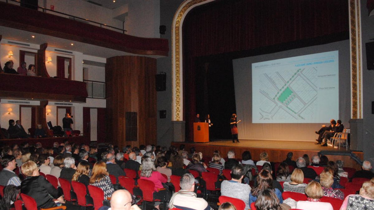 L’acte va omplir el teatre de L’Amistat.