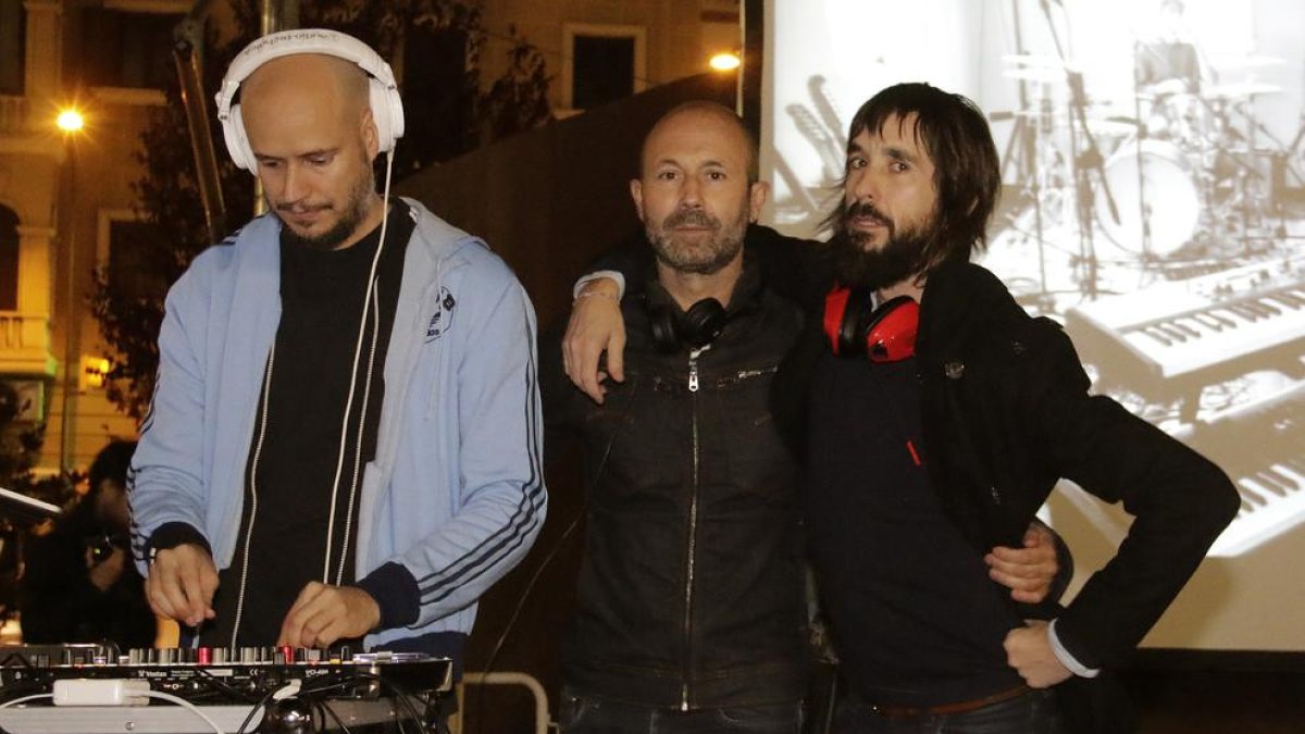 Guille Milkiway, Rafa Ariño y Axel Pi, en una sesión musical en noviembre en la Zona Alta de Lleida.