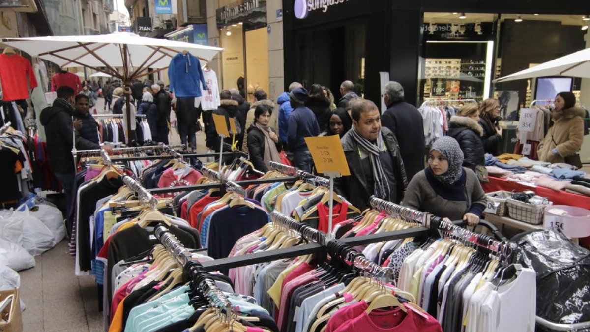 Las 90 paradas se distribuyeron en todos los tramos del Eix.
