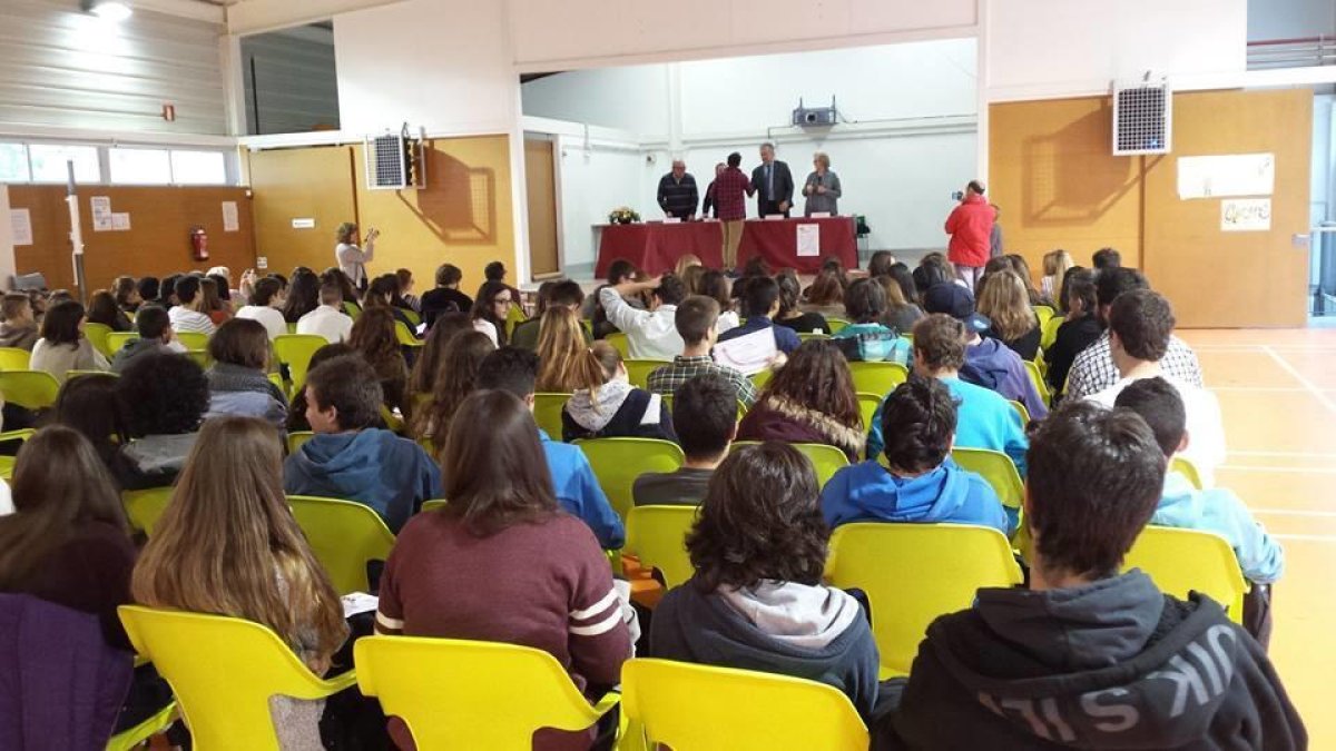 Les noves tecnologies, la salut i l'actualitat, protagonistes dels treballs recerca de Batxillerat