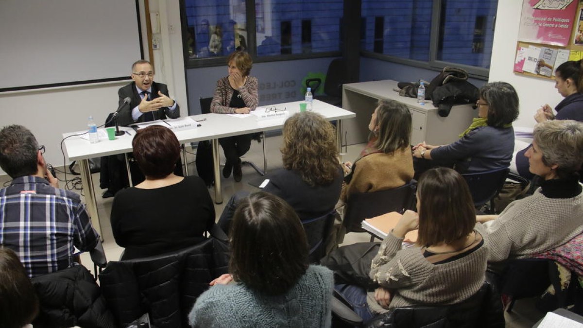 El fiscal jefe, Juan Boné, ayer durante la conferencia en la sede del TSCAT de Lleida.
