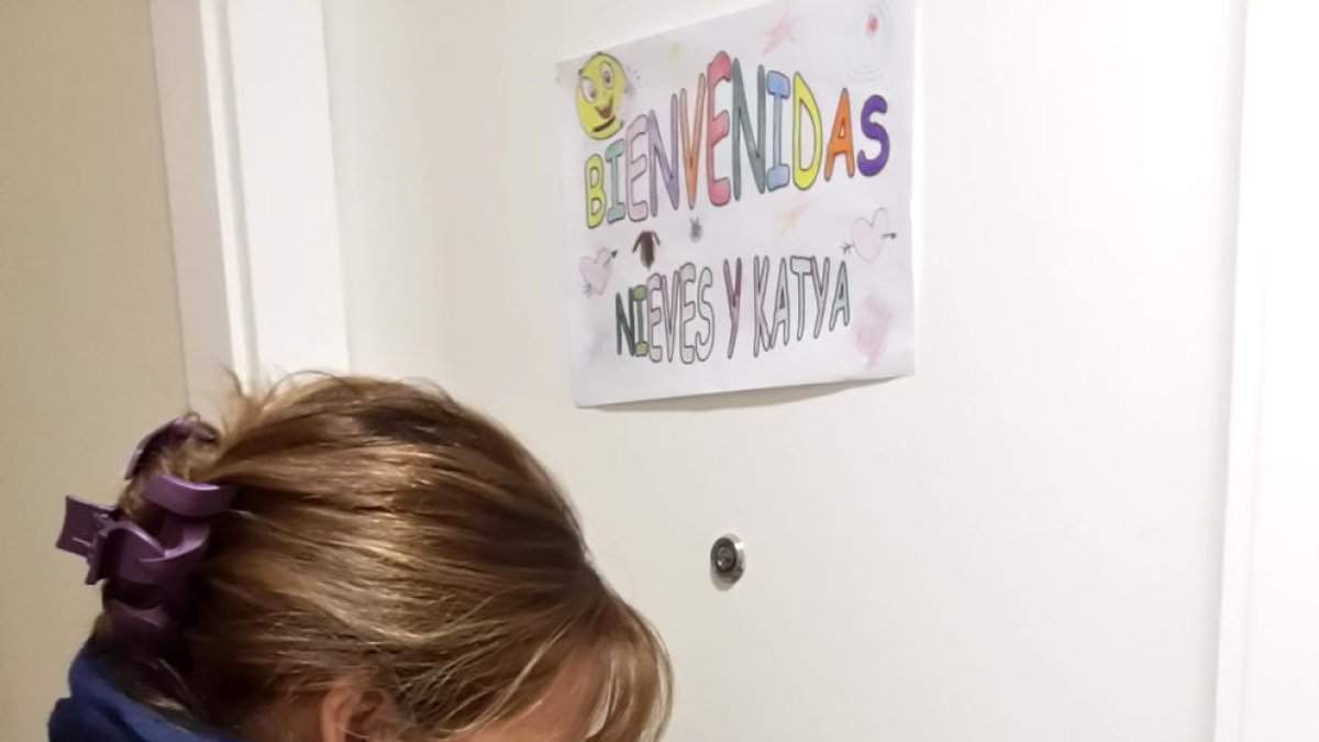 Neus, el primer dia d’entrada a les Llars del Seminari.