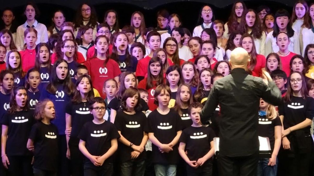 El concert diumenge a Manresa va reunir uns 200 nens.