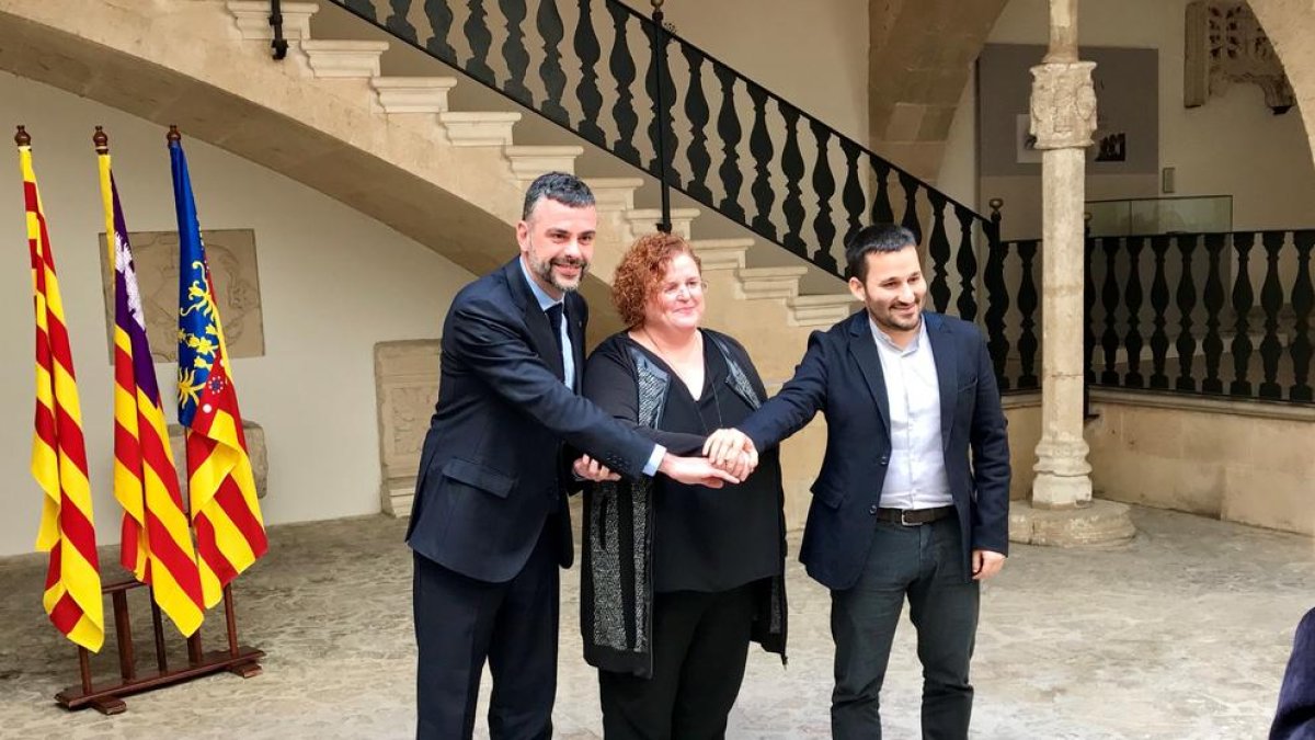Los consellers de Cultura de Catalunya, Baleares y Valencia.