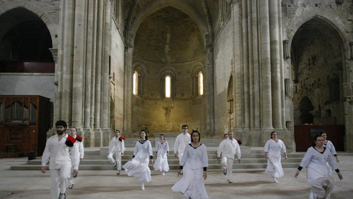 La nau central de la Seu Vella es va convertir ahir en un espectacular escenari de dansa.
